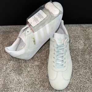 Adidas Velvet Sneakers. Size 9 Women’s.